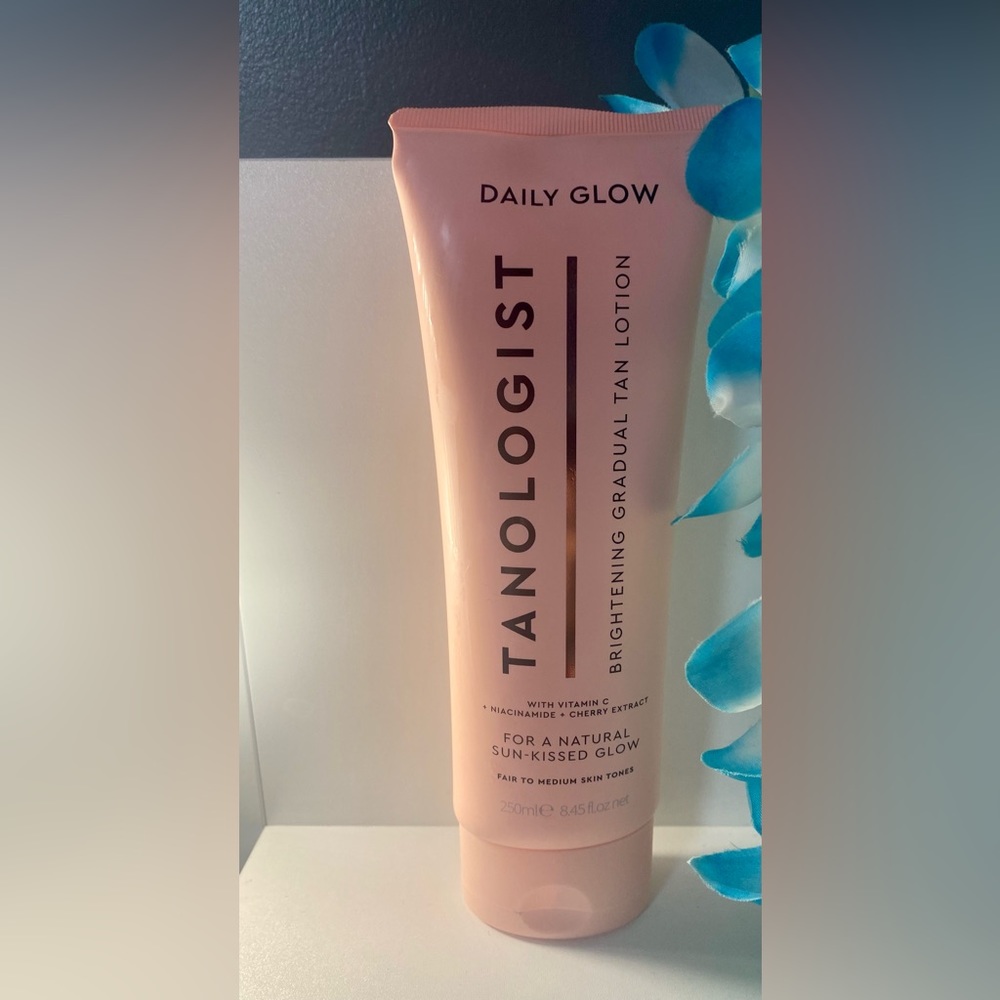 Tanologist Brightening Gradual Tan Lotion -Fair/Medium- 8.45 fl oz BRAND NEW